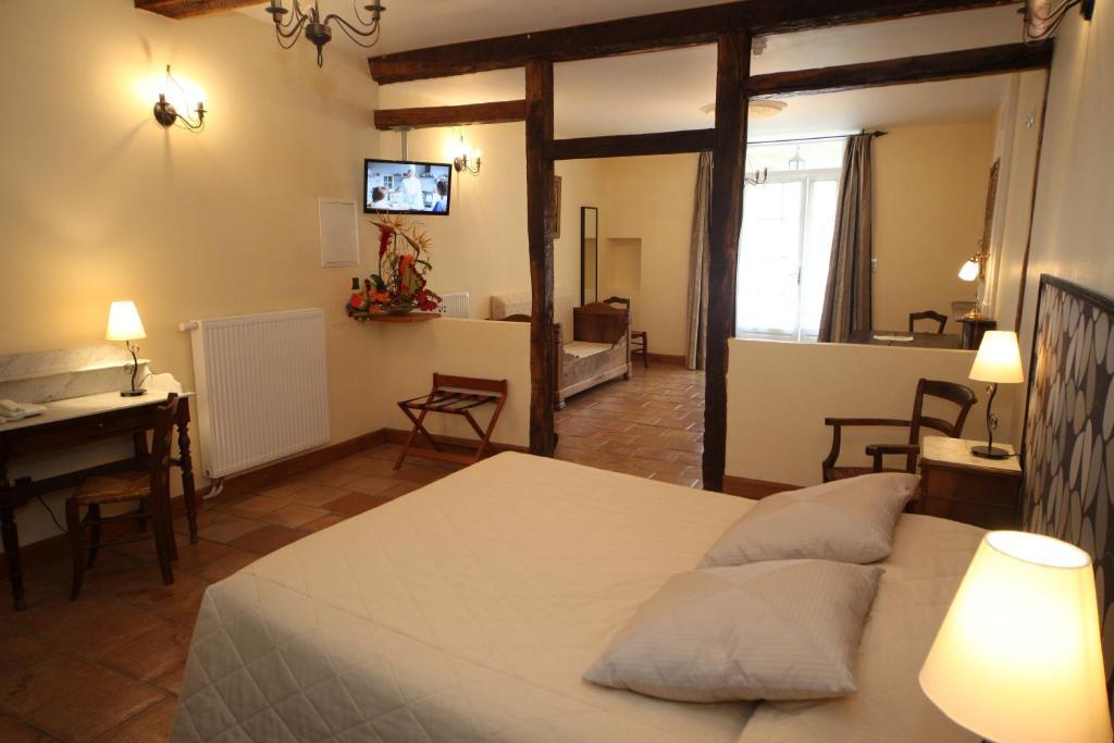 Hotel Des Consuls Castelnau-de-Montmiral Habitación foto